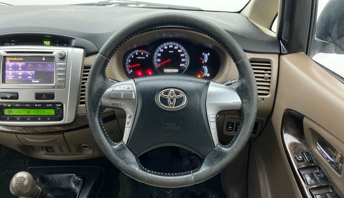 2015 Toyota Innova 2.5 VX 7 STR BS IV, Diesel, Manual, 1,50,687 km, Steering Wheel Close Up