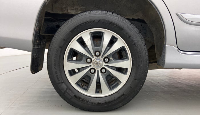 2015 Toyota Innova 2.5 VX 7 STR BS IV, Diesel, Manual, 1,50,687 km, Right Rear Wheel