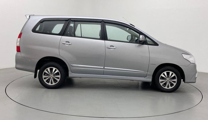 2015 Toyota Innova 2.5 VX 7 STR BS IV, Diesel, Manual, 1,50,687 km, Right Side View