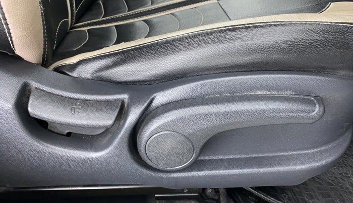 2017 Hyundai Elite i20 SPORTZ 1.2, Petrol, Manual, 34,655 km, Driver Side Adjustment Panel