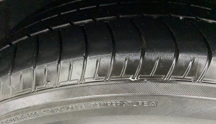 2015 Hyundai Creta 1.6 SX (O) CRDI, Diesel, Manual, 90,055 km, Left Front Tyre Tread