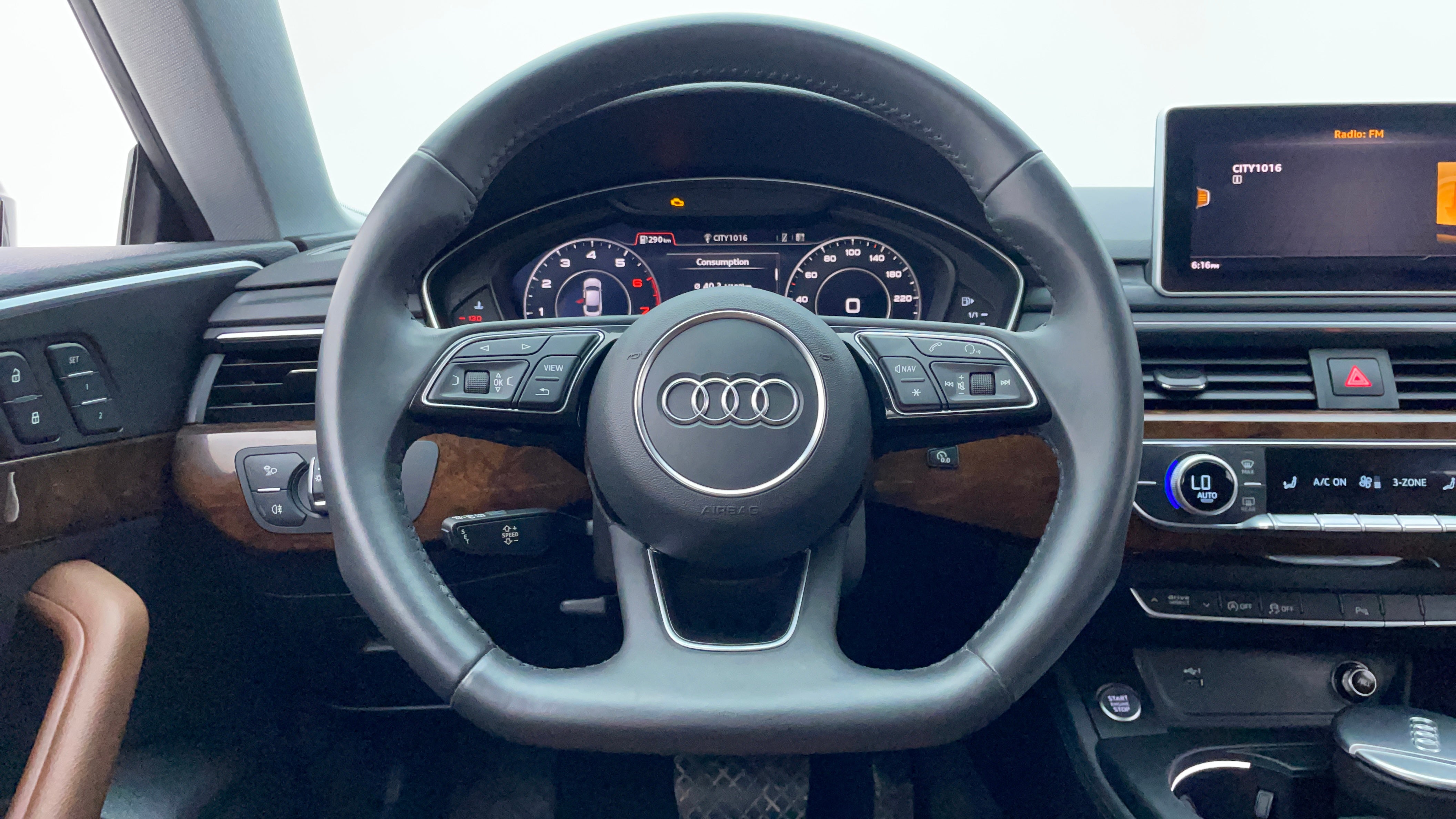 Audi A5-Steering Wheel Close-up