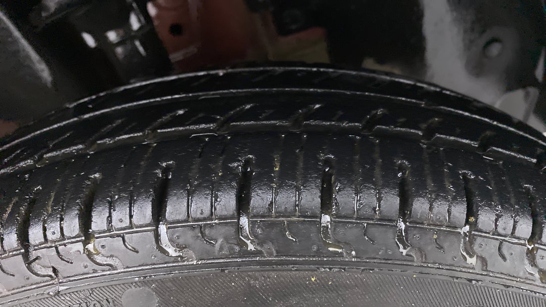 Right Front Tyre Tread