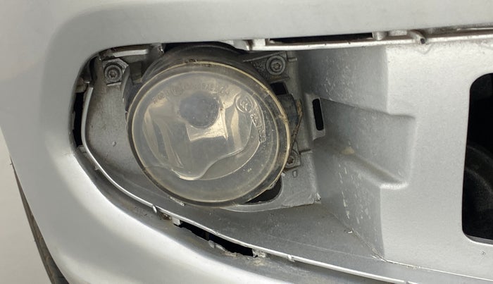 2011 Volkswagen Vento HIGHLINE DIESEL, Diesel, Manual, 99,009 km, Right fog light - Minor damage