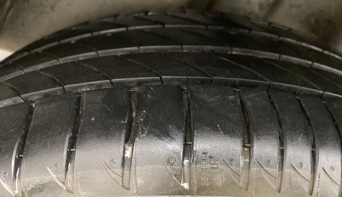 2011 Volkswagen Vento HIGHLINE DIESEL, Diesel, Manual, 99,009 km, Right Rear Tyre Tread