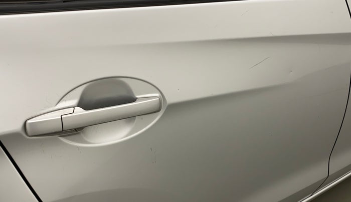 2015 Honda Amaze 1.2L I-VTEC S, Petrol, Manual, 44,063 km, Right rear door - Minor scratches