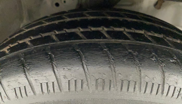 2015 Honda Amaze 1.2L I-VTEC S, Petrol, Manual, 44,063 km, Right Front Tyre Tread