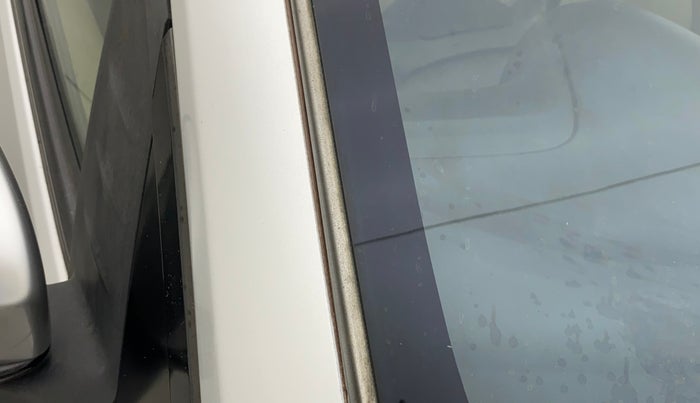 2015 Honda Amaze 1.2L I-VTEC S, Petrol, Manual, 44,063 km, Right A pillar - Paint is slightly faded