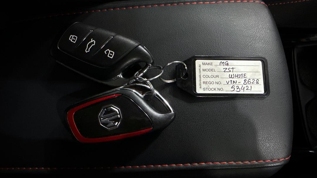 2023 MG Zst Core, Automatic, 4763 km, Key Close-up
