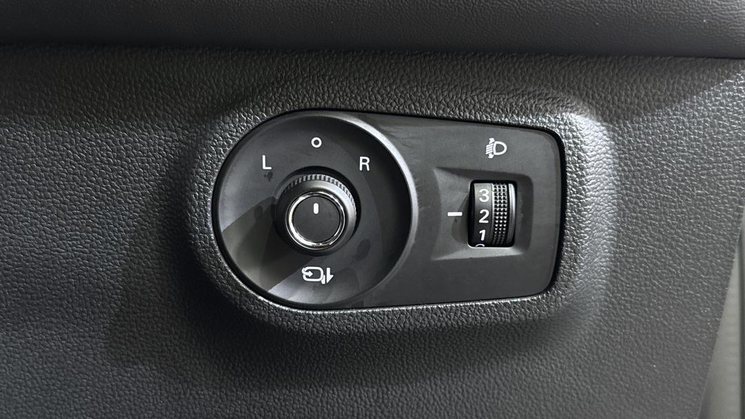 2023 MG Zst Core, Automatic, 4763 km, Utility Switches/Buttons