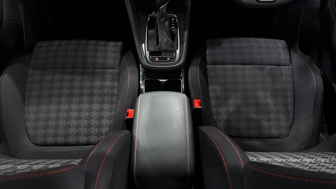2023 MG Zst Core, Automatic, 4763 km, Center Console