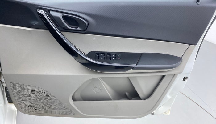 2017 Tata Tiago XM 1.2 REVOTRON, Petrol, Manual, 31,445 km, Driver Side Door Panels Control