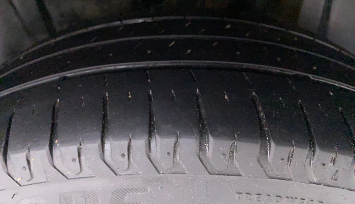 2021 Maruti XL6 ALPHA SHVS  MT, Petrol, Manual, 48,791 km, Left Rear Tyre Tread