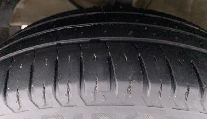 2021 Maruti XL6 ALPHA SHVS  MT, Petrol, Manual, 48,791 km, Left Front Tyre Tread