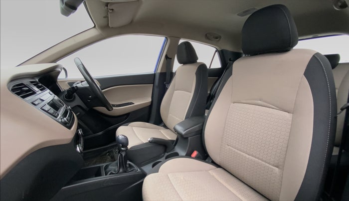 2016 Hyundai Elite i20 ASTA 1.2, Petrol, Manual, 45,553 km, Right Side Front Door Cabin View