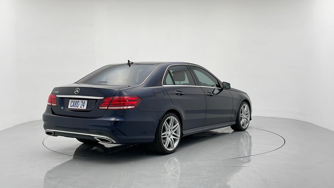 Right Back Diagonal (45- Degree) View