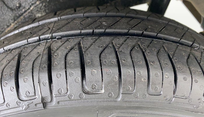 2017 Maruti Wagon R 1.0 VXI, CNG, Manual, 79,736 km, Left Rear Tyre Tread