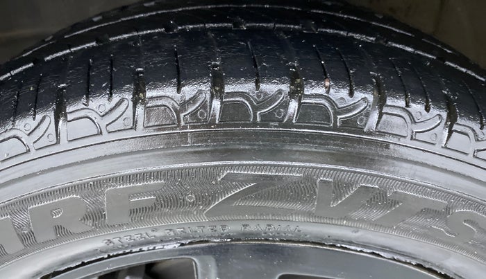 2014 Maruti Wagon R Stingray VXI, Petrol, Manual, 53,468 km, Left Front Tyre Tread