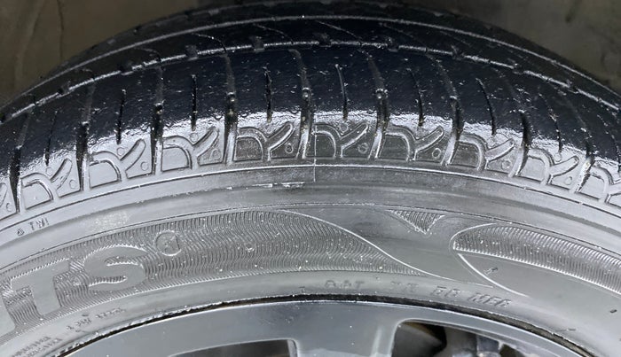 2014 Maruti Wagon R Stingray VXI, Petrol, Manual, 53,468 km, Right Front Tyre Tread