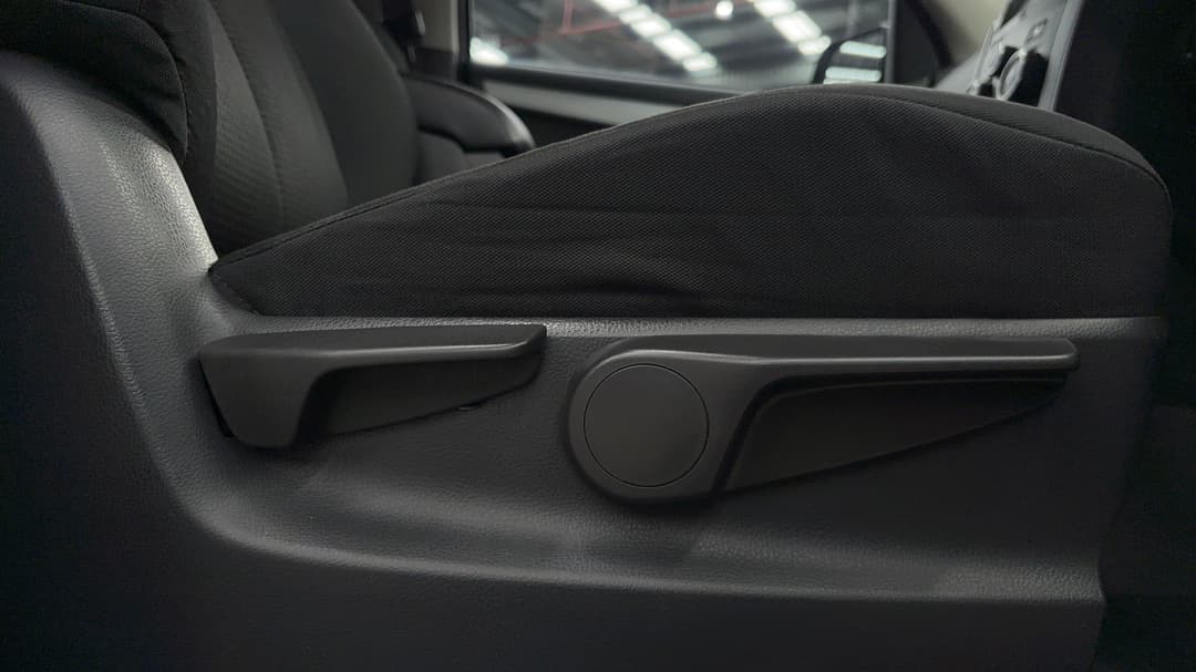 2019 Isuzu D-MAX Ls-m (4x4), Automatic, 113533 km, Drivers Side Adjustment Panel