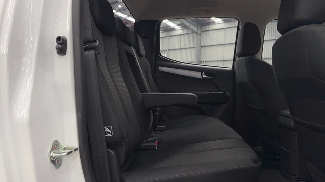 2019 Isuzu D-MAX Ls-m (4x4), Automatic, 113533 km, Right Side Rear Door Cabin View
