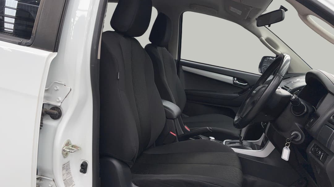 2019 Isuzu D-MAX Ls-m (4x4), Automatic, 113533 km, Right Side Front Door Cabin View
