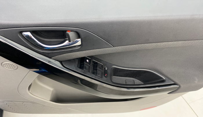 2019 Tata NEXON XZA + 1.2 PETROL A/T, Petrol, Automatic, 18,192 km, Driver Side Door Panels Control