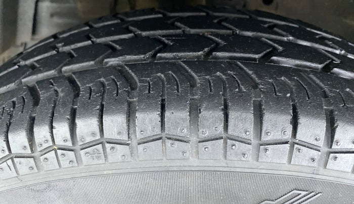 2016 Maruti Swift VXI D, Petrol, Manual, 21,344 km, Left Front Tyre Tread