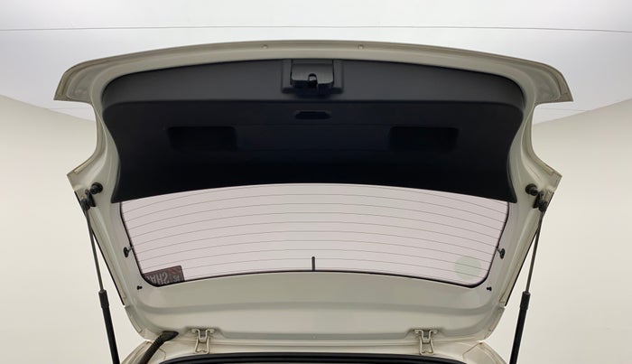 2017 Volkswagen Polo HIGHLINE1.2L, Petrol, Manual, 1,44,419 km, Boot Door Open