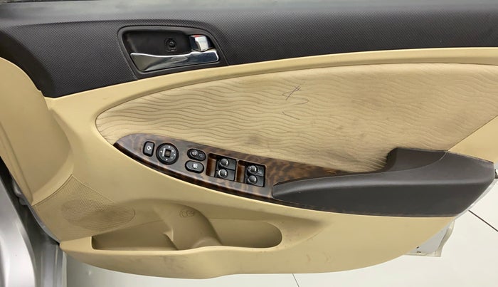 2014 Hyundai Verna FLUIDIC 1.6 VTVT SX AT, Petrol, Automatic, 27,180 km, Driver Side Door Panels Control