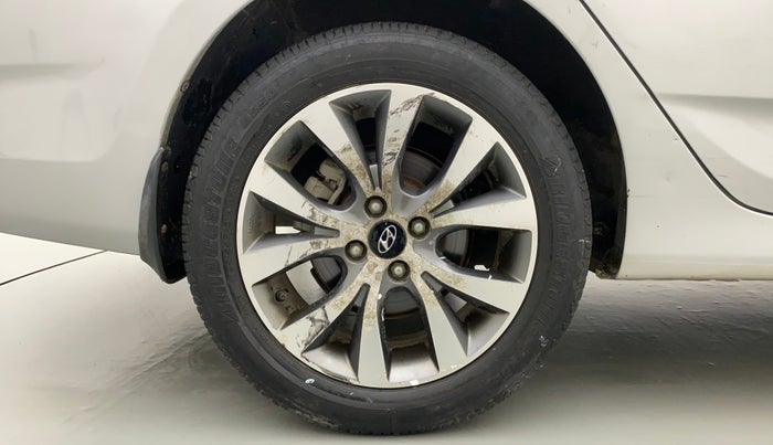 2014 Hyundai Verna FLUIDIC 1.6 VTVT SX AT, Petrol, Automatic, 27,180 km, Right Rear Wheel