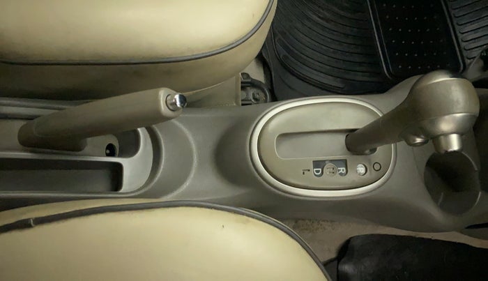 2014 Nissan Micra XV CVT, Petrol, Automatic, 71,937 km, Gear Lever