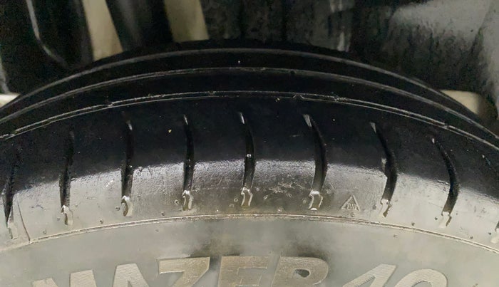 2019 Maruti Swift LXI, CNG, Manual, 43,390 km, Right Rear Tyre Tread