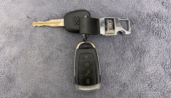 2019 Maruti Swift LXI, CNG, Manual, 43,390 km, Lock system - Central lock not working