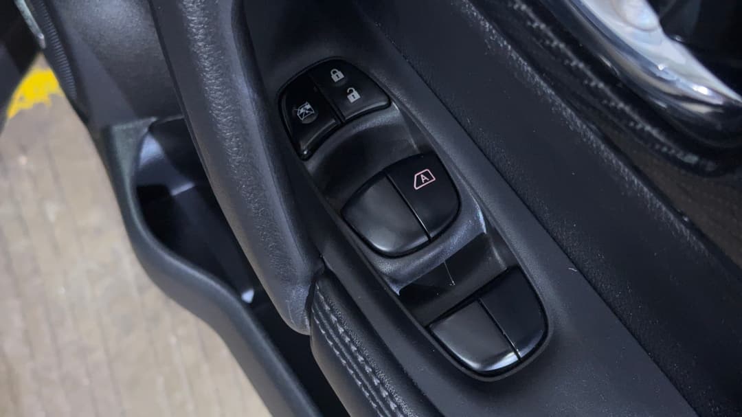 2017 Nissan X-trail Ti (4x4), Automatic, 97334 km, Drivers Side Door Panel Controls