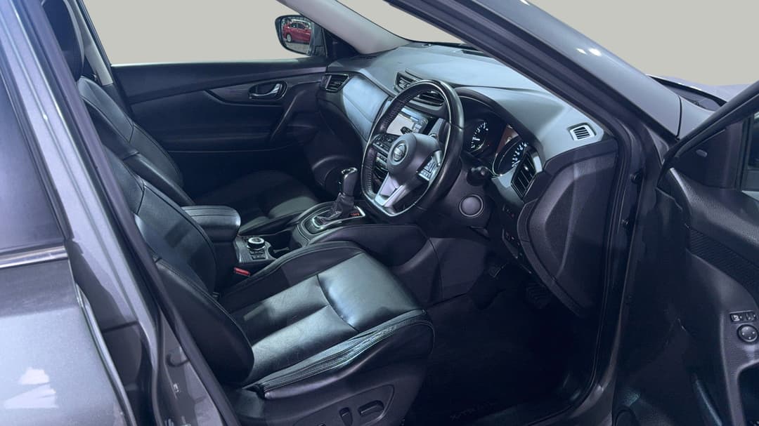 2017 Nissan X-trail Ti (4x4), Automatic, 97334 km, Right Side Front Door Cabin View