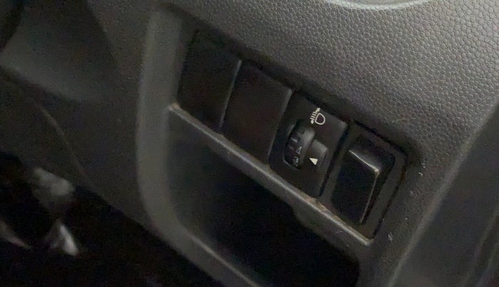 2018 Maruti Alto 800 VXI, Petrol, Manual, 67,837 km, Dashboard - Headlight height adjustment not working