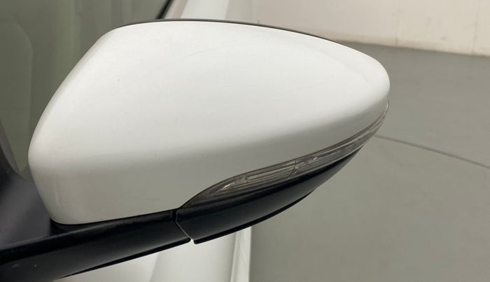 2014 Volkswagen Jetta HIGHLINE TDI AT, Diesel, Automatic, 93,738 km, Left rear-view mirror - Indicator light has minor damage