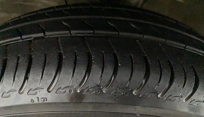 2021 Maruti S PRESSO VXI CNG, CNG, Manual, 39,855 km, Right Front Tyre Tread