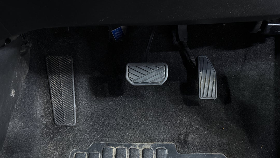 2020 Suzuki Baleno Gl, Automatic, 123097 km, Pedals and Footmat