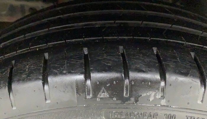 2016 Maruti Ciaz ZXI+, Petrol, Manual, 31,761 km, Right Rear Tyre Tread
