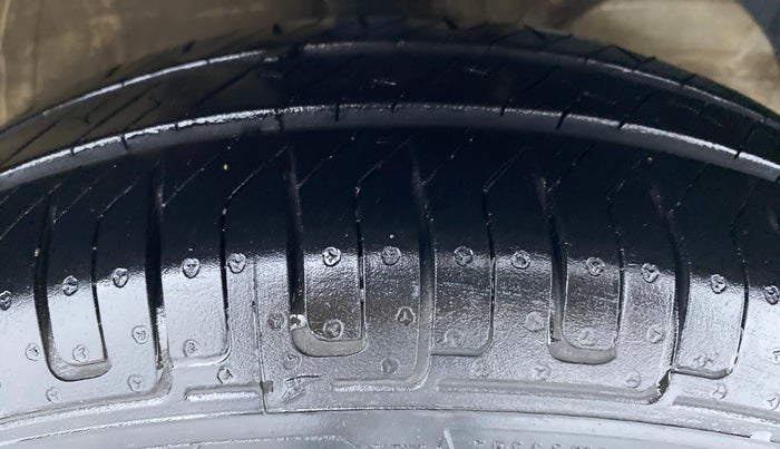 2018 Maruti Swift VXI D, Petrol, Manual, 38,328 km, Right Front Tyre Tread