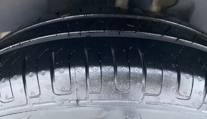 2018 Maruti Swift VXI D, Petrol, Manual, 38,328 km, Left Rear Tyre Tread