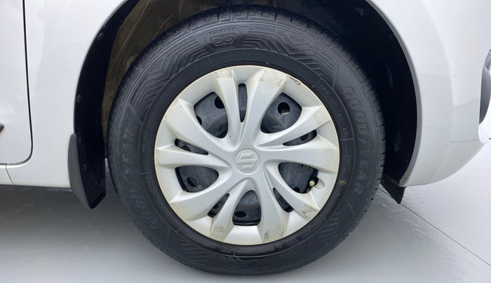 2018 Maruti Swift VXI D, Petrol, Manual, 38,328 km, Right Front Wheel