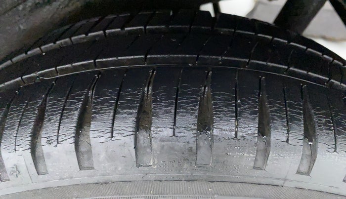 2014 Maruti Wagon R 1.0 VXI, Petrol, Manual, 32,403 km, Left Rear Tyre Tread