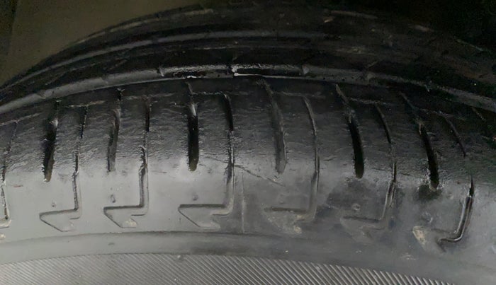 2018 Maruti IGNIS ZETA 1.2 K12 AMT, Petrol, Automatic, 25,256 km, Left Front Tyre Tread