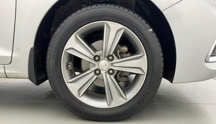 2017 Hyundai Verna 1.6 VTVT SX (O) AT, Petrol, Automatic, 95,153 km, Right Front Wheel