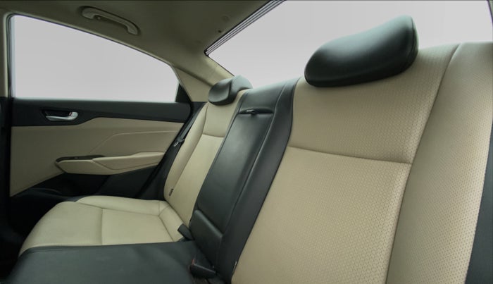 2017 Hyundai Verna 1.6 VTVT SX (O) AT, Petrol, Automatic, 95,153 km, Right Side Rear Door Cabin