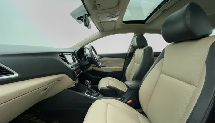 2017 Hyundai Verna 1.6 VTVT SX (O) AT, Petrol, Automatic, 95,153 km, Right Side Front Door Cabin