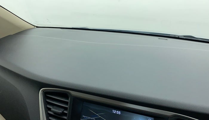 2017 Hyundai Verna 1.6 VTVT SX (O) AT, Petrol, Automatic, 95,153 km, Dashboard - Minor scratches